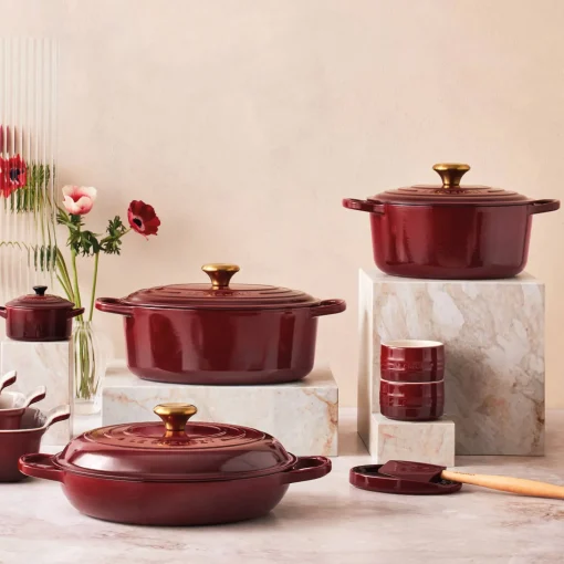 Le Creuset Signature Cast Iron 26cm Shallow Round Casserole - Garnet